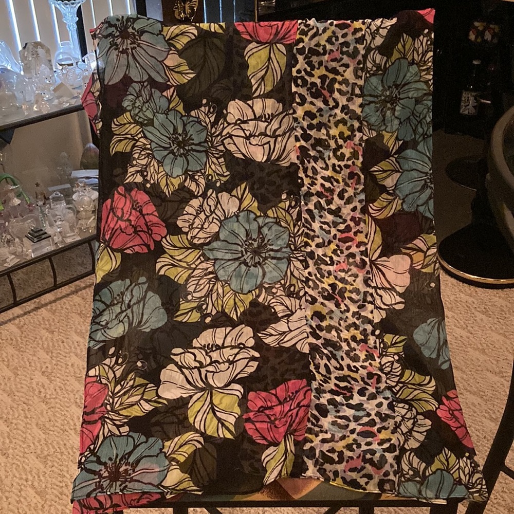 NWT Betsey Johnson Oversize Wrap/Scarf - Picture 8 of 8